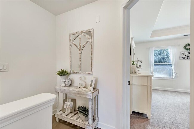 Building Photo - 7940 Willoughby Ct