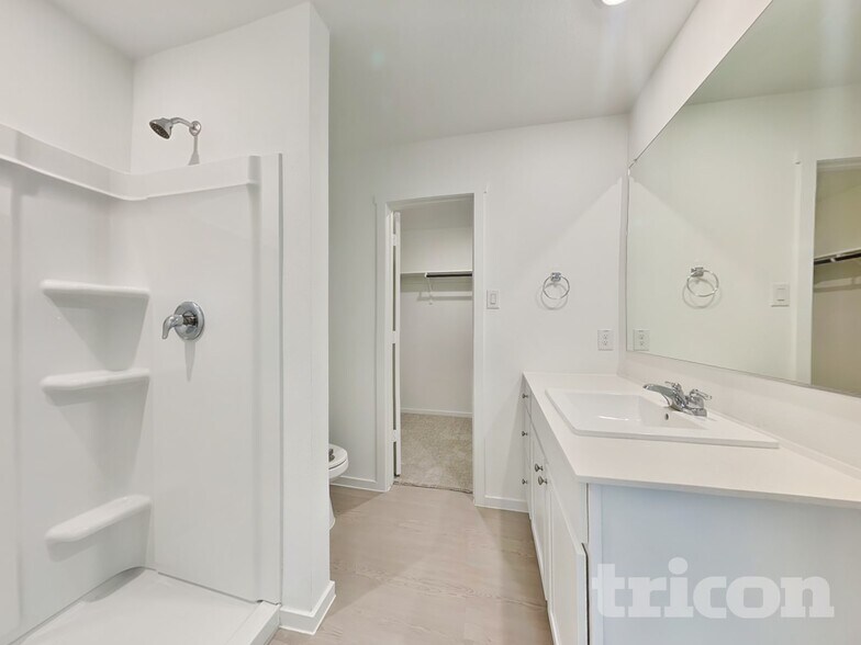 Building Photo - 827 Ponderosa Ln