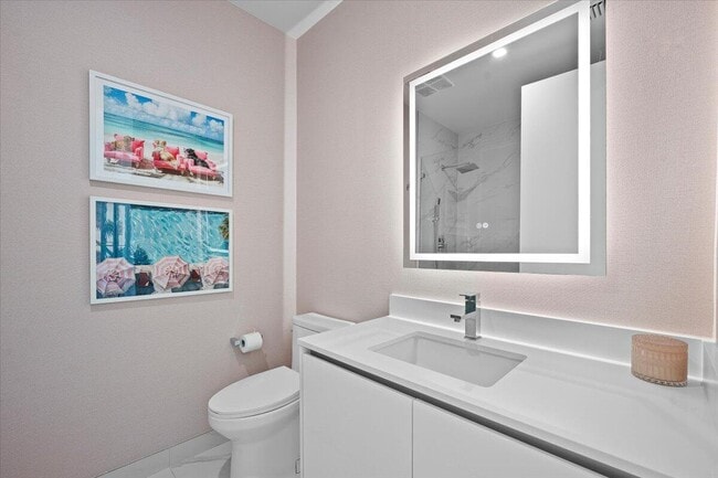 Building Photo - 220 Lake Shore Dr