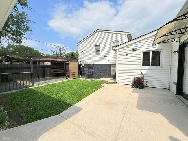 Building Photo - 3638 Lombardy Pl