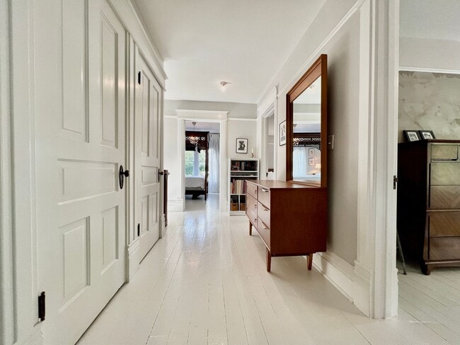 Building Photo - Victorian Gem in the Heart of Downtown – F...