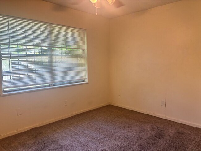 Building Photo - 1430 Dianne Dr
