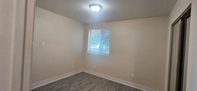 Building Photo - 85(1631)