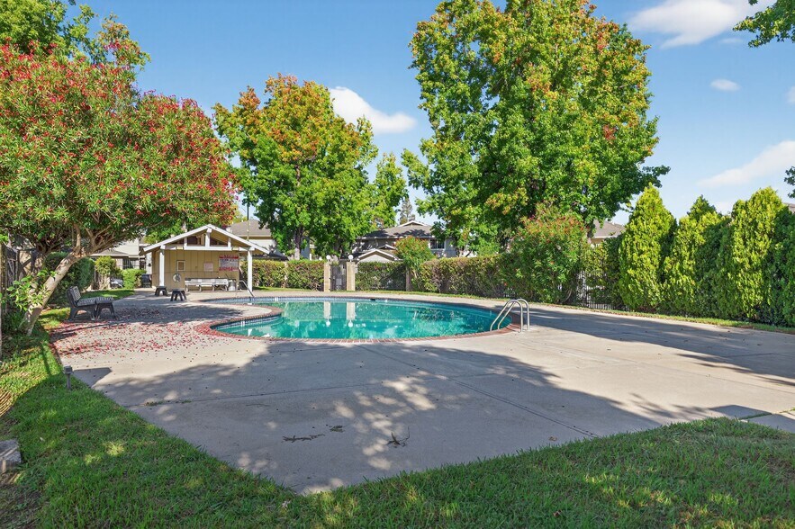 Primary Photo - 2303 Saidel Dr