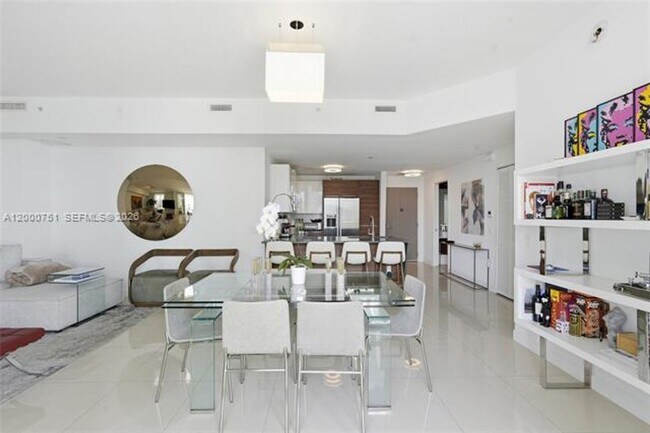 Building Photo - 601 NE 27th St