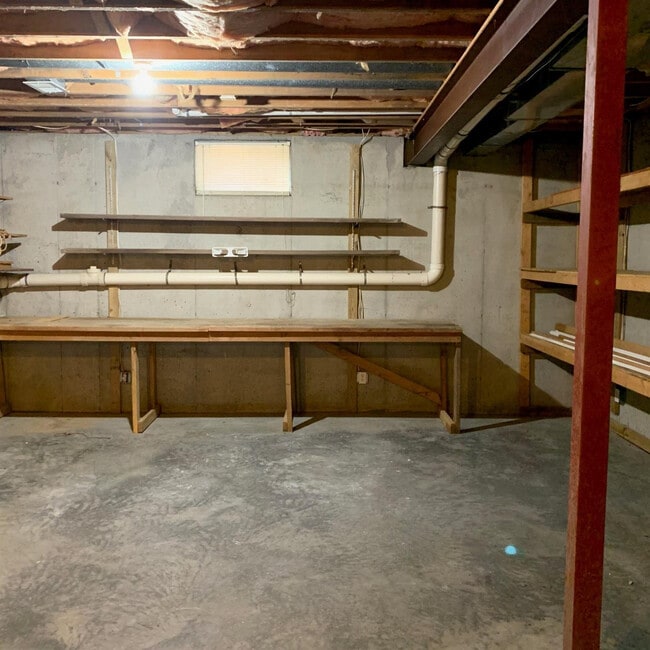 Building Photo - 4204 Nutmeg Dr