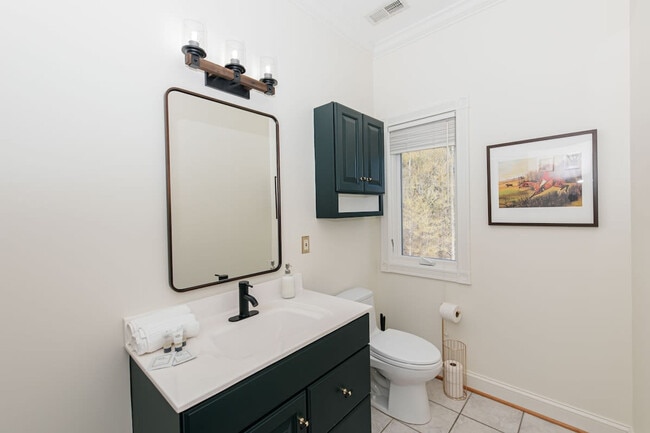 Building Photo - 33 Pinners Ln