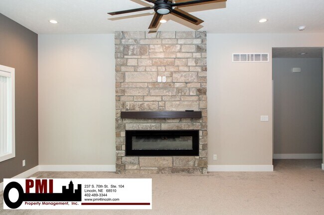 Building Photo - 5 Bedroom and 3 Bathroom House