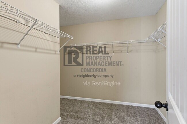 Building Photo - 312 Meadows Rd