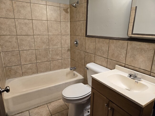 Building Photo - 402 Artmus St