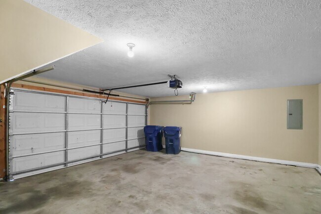 Building Photo - 3368 Marrast Dr