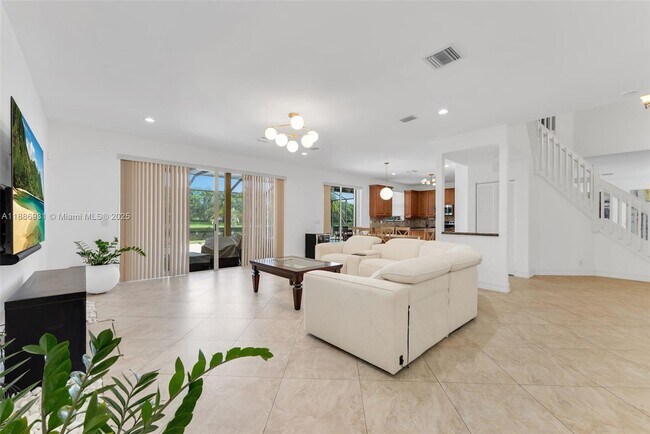 Building Photo - 420 Montclaire Dr
