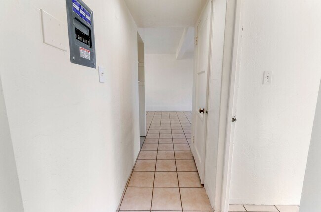 Building Photo - Charming 1-bedroom, 1-bath home in Tucsons most iconic neighborhood!