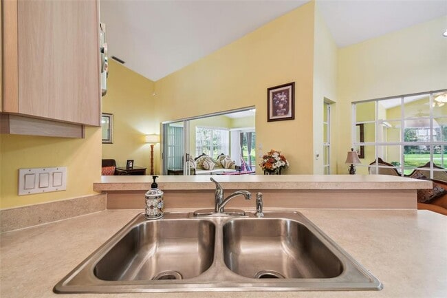 Building Photo - 12728 Flamingo Pkwy