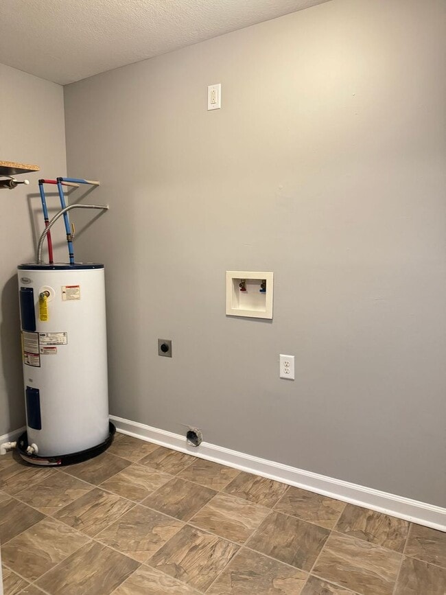 Building Photo - 507 Baker St