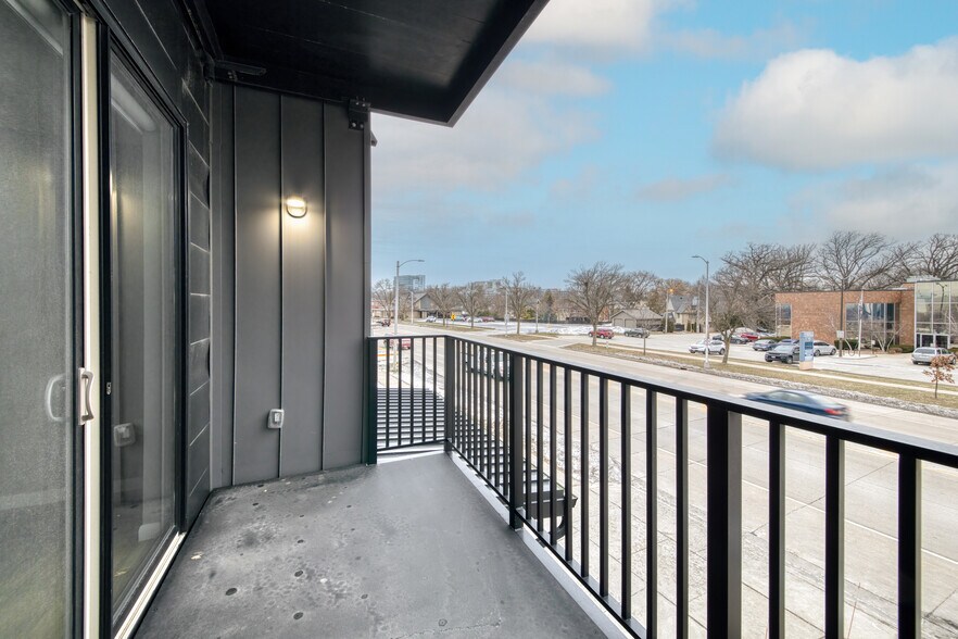 Building Photo - 8041 W Bluemound Rd