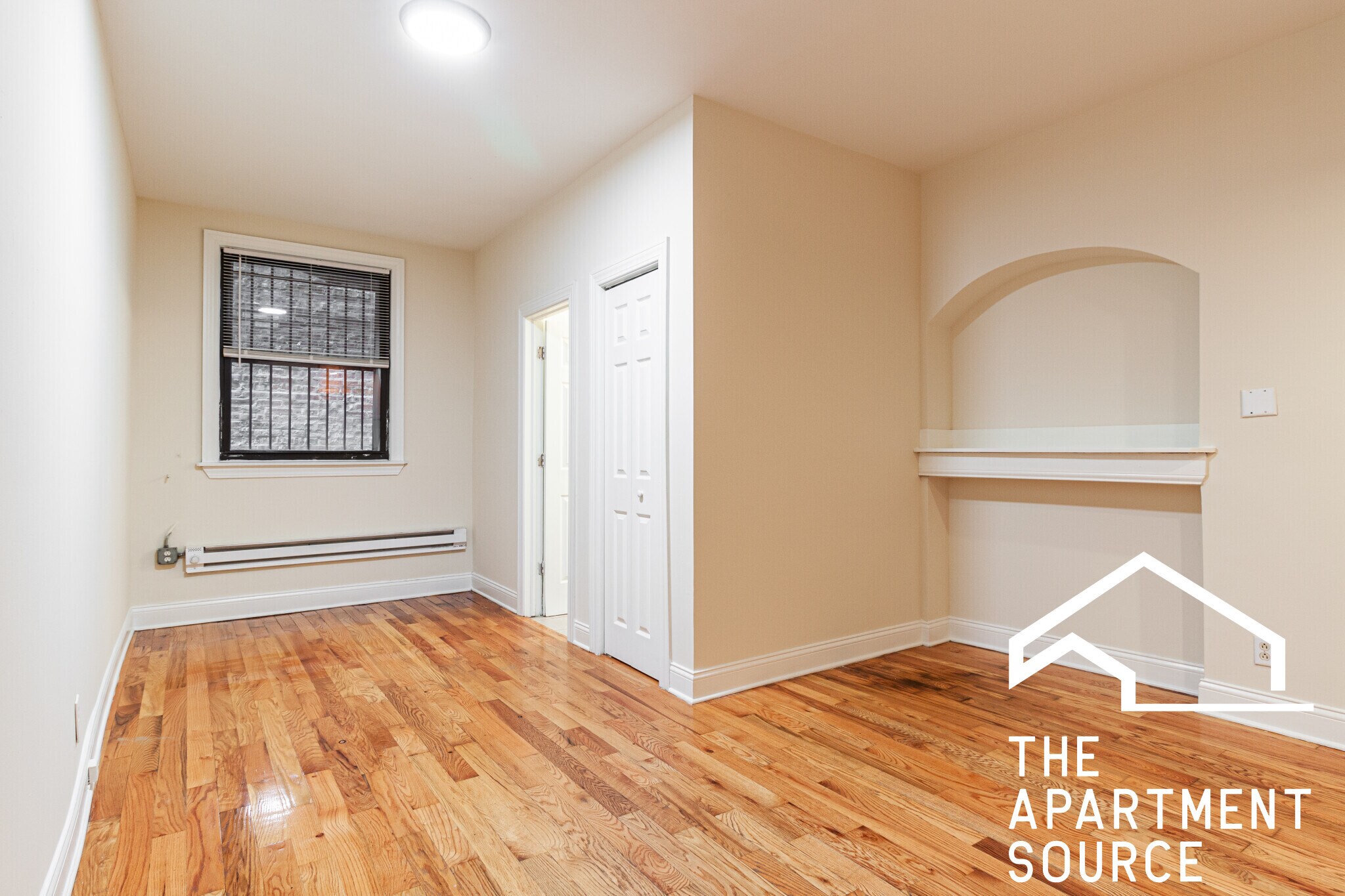 Building Photo - 540 W Wellington Ave