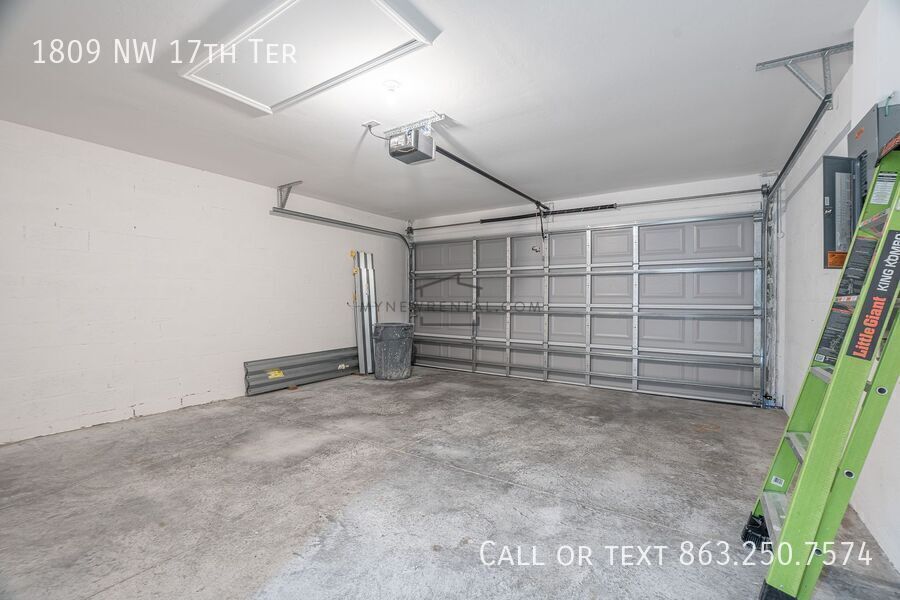 Building Photo - 1809 NW 17th Terrace