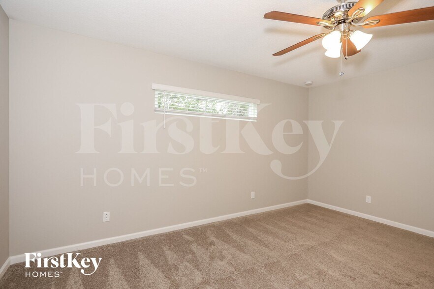 Building Photo - 1732 SW Hilola Ln