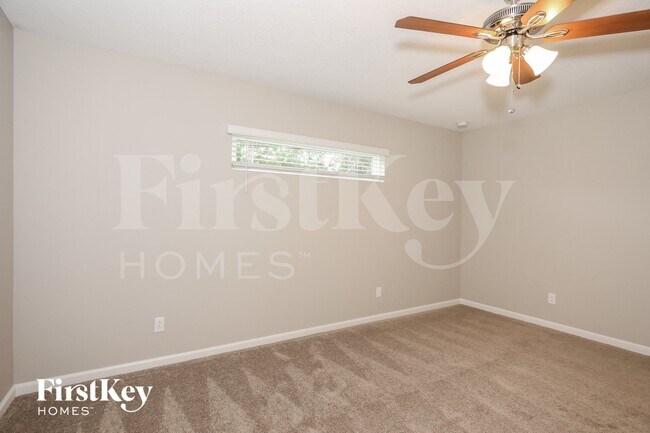 Building Photo - 1732 SW Hilola Ln