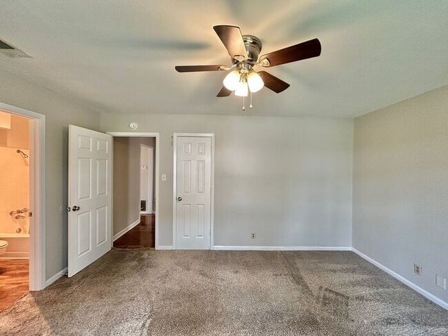 Building Photo - Available Now! Beautiful 3 Bedroom 2 Bath ...