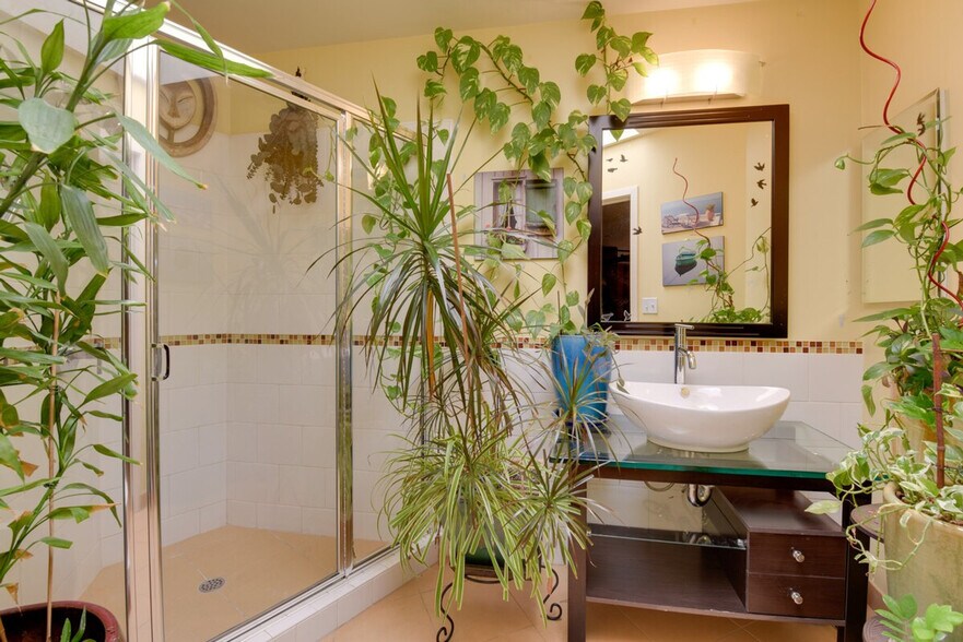 Building Photo - 3960 Adeline St