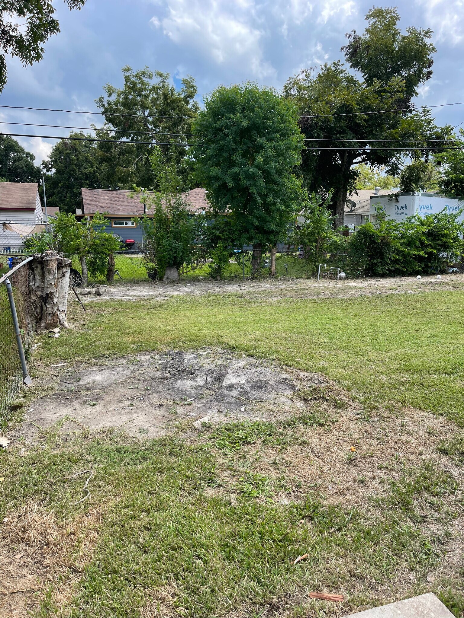 Building Photo - 9505 Sierra Dr