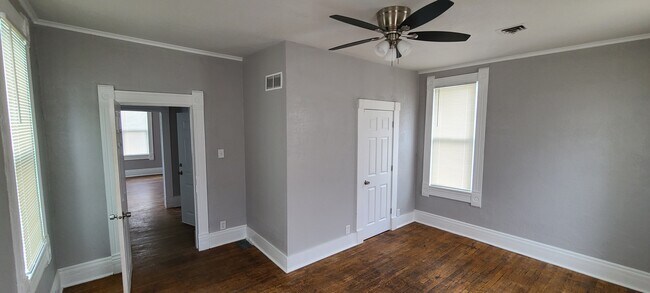 Building Photo - 2321 Ashland Ave