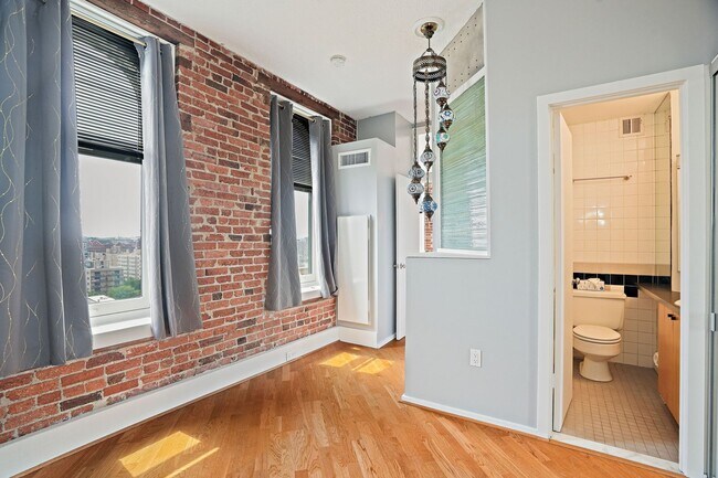 Building Photo - 1615 Q St NW
