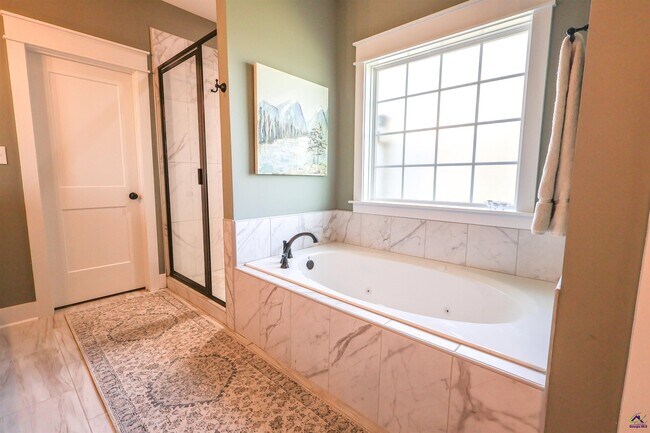 Building Photo - 410 Stonegate Trail