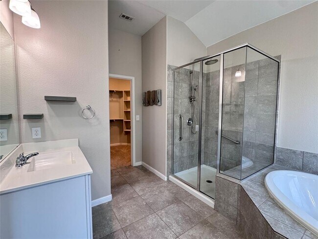 Building Photo - 16420 Pienza Dr