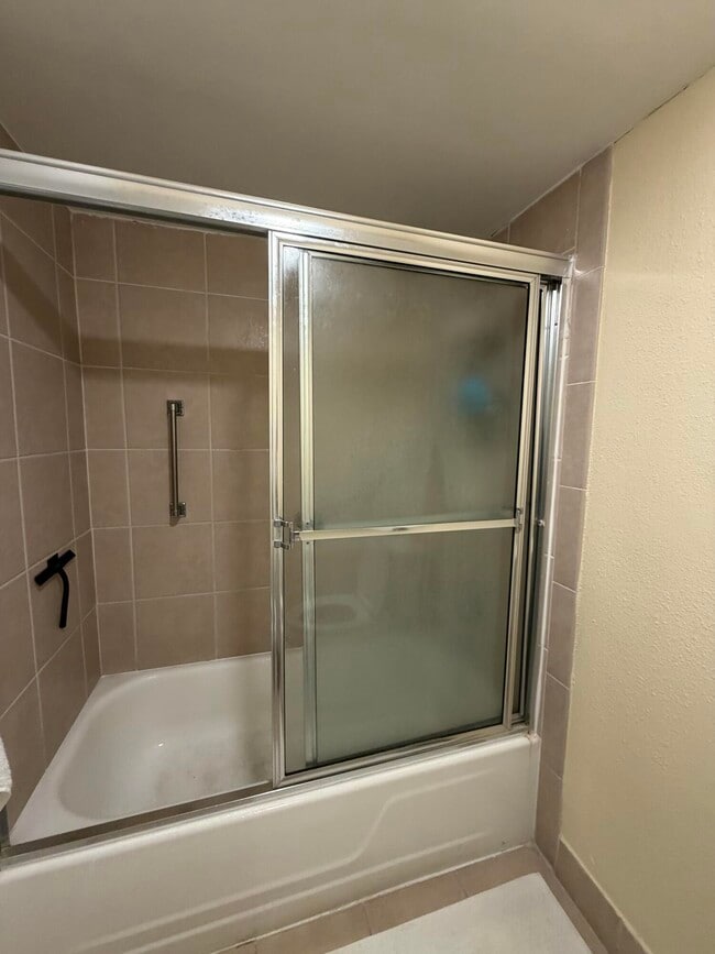 Building Photo - 1830 Embassy Dr