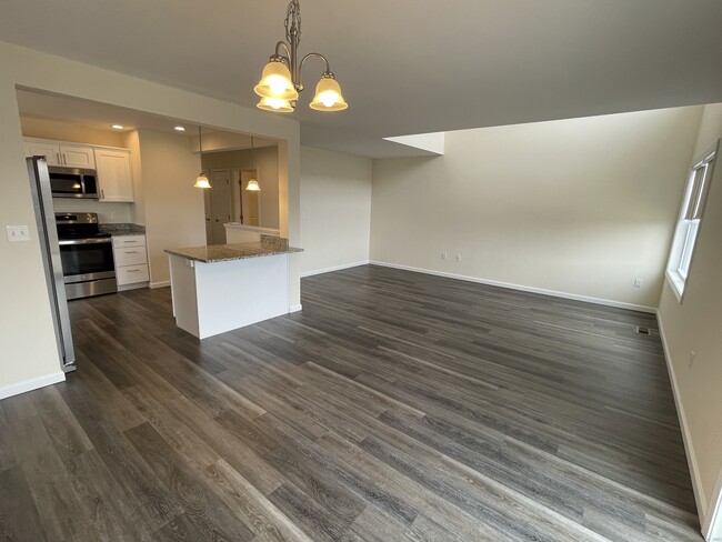 Building Photo - 28 Woodside Dr