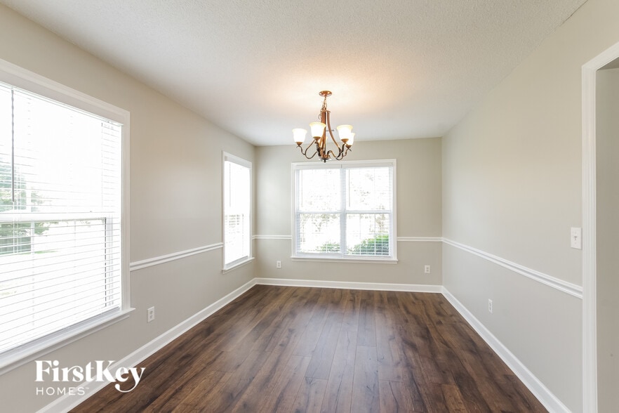 Building Photo - 1703 Glenn Meade Dr