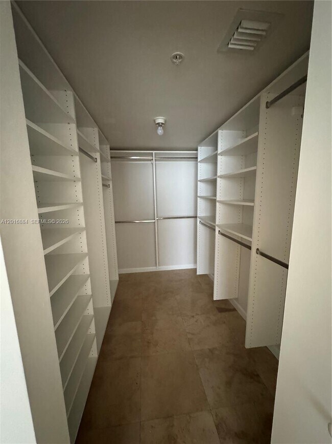 Building Photo - 1555 N Treasure Dr