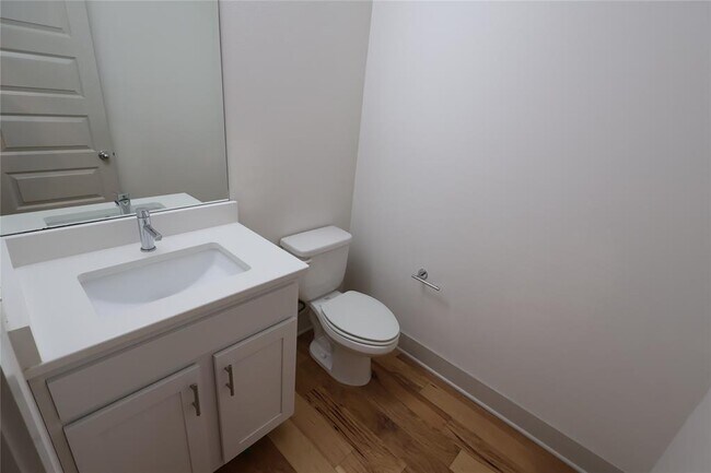 Building Photo - 2101 Town Centre Dr