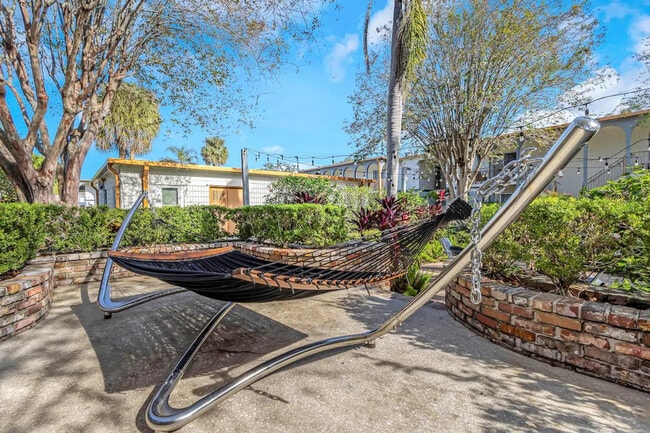 Building Photo - 4401 W Kennedy Blvd