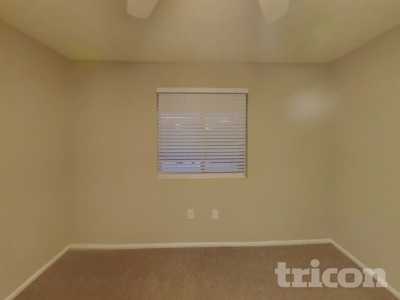 Building Photo - 828 N Pine Ct