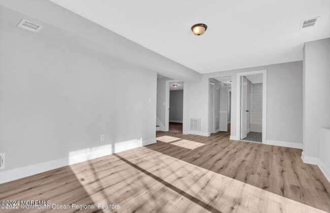 Building Photo - 27 Oak Leaf Ln