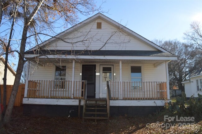 Primary Photo - 208 Wilson St