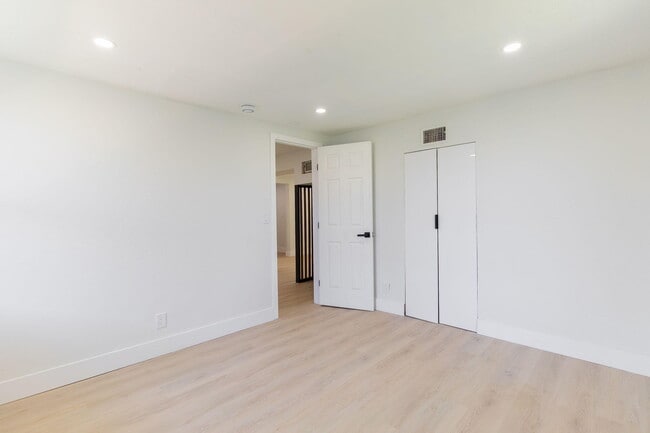 Building Photo - 1108 W 33rd St