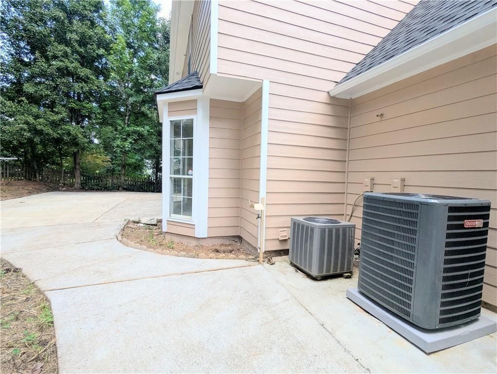 Building Photo - 830 Meadowsong Cir