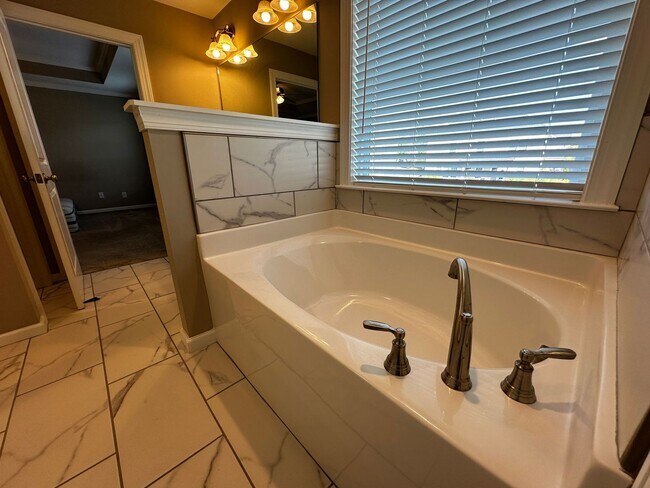 Building Photo - 977 Glenhaven Dr