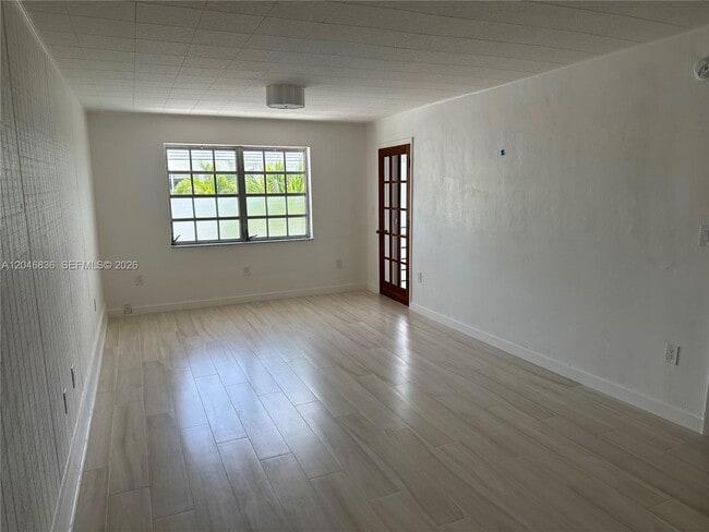 Building Photo - 251 Galen Dr