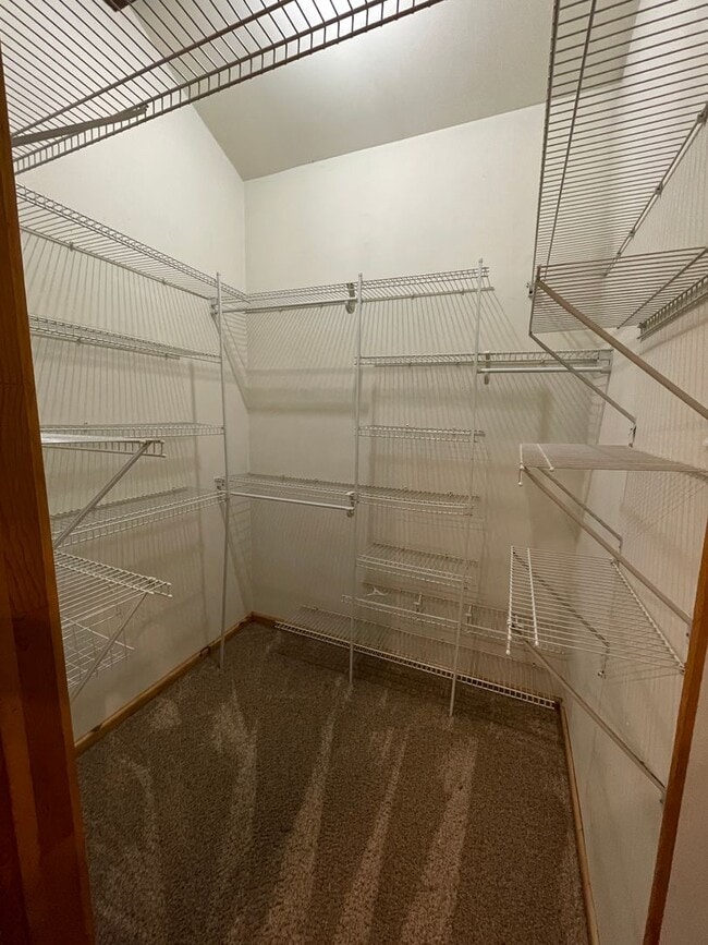 Building Photo - One bedroom Private Hilltop home washer, d...