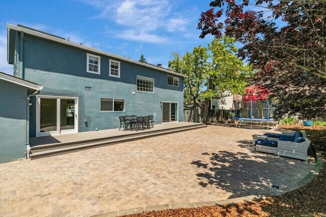 Building Photo - 2739 St Giles Ln