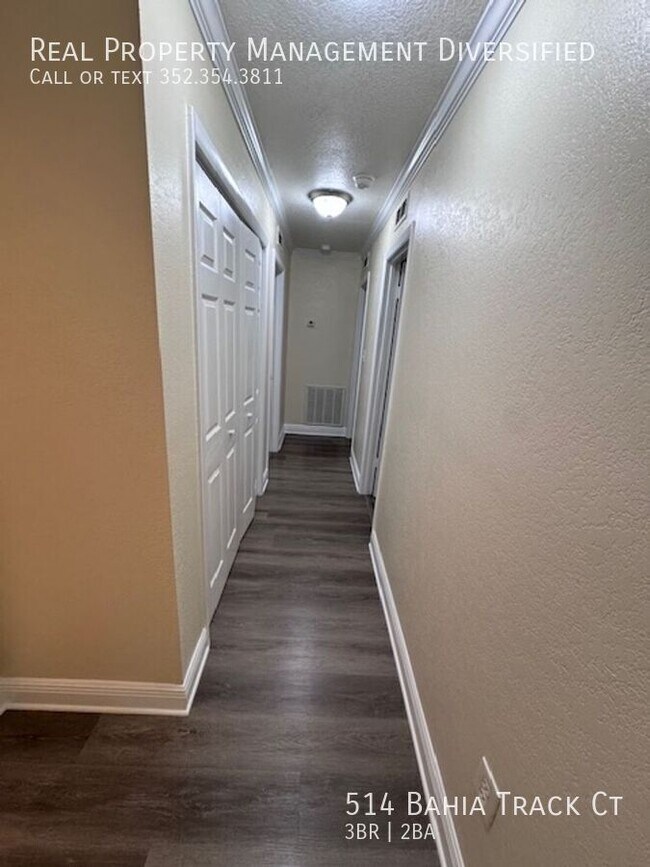 Building Photo - 514 B Track Ct