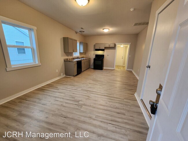Building Photo - 3 br, 1 bath House - 2118 W Phelps