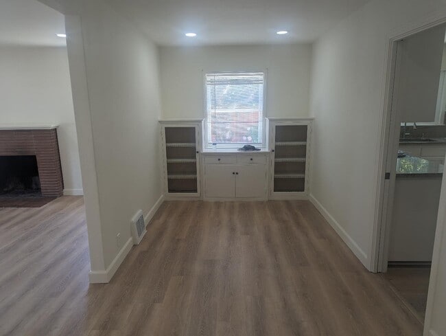Building Photo - 485 S Fair Oaks Ave