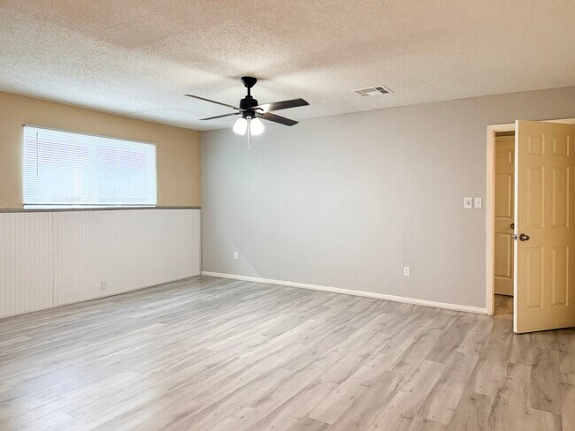 Building Photo - 6506 Briar Glade Dr